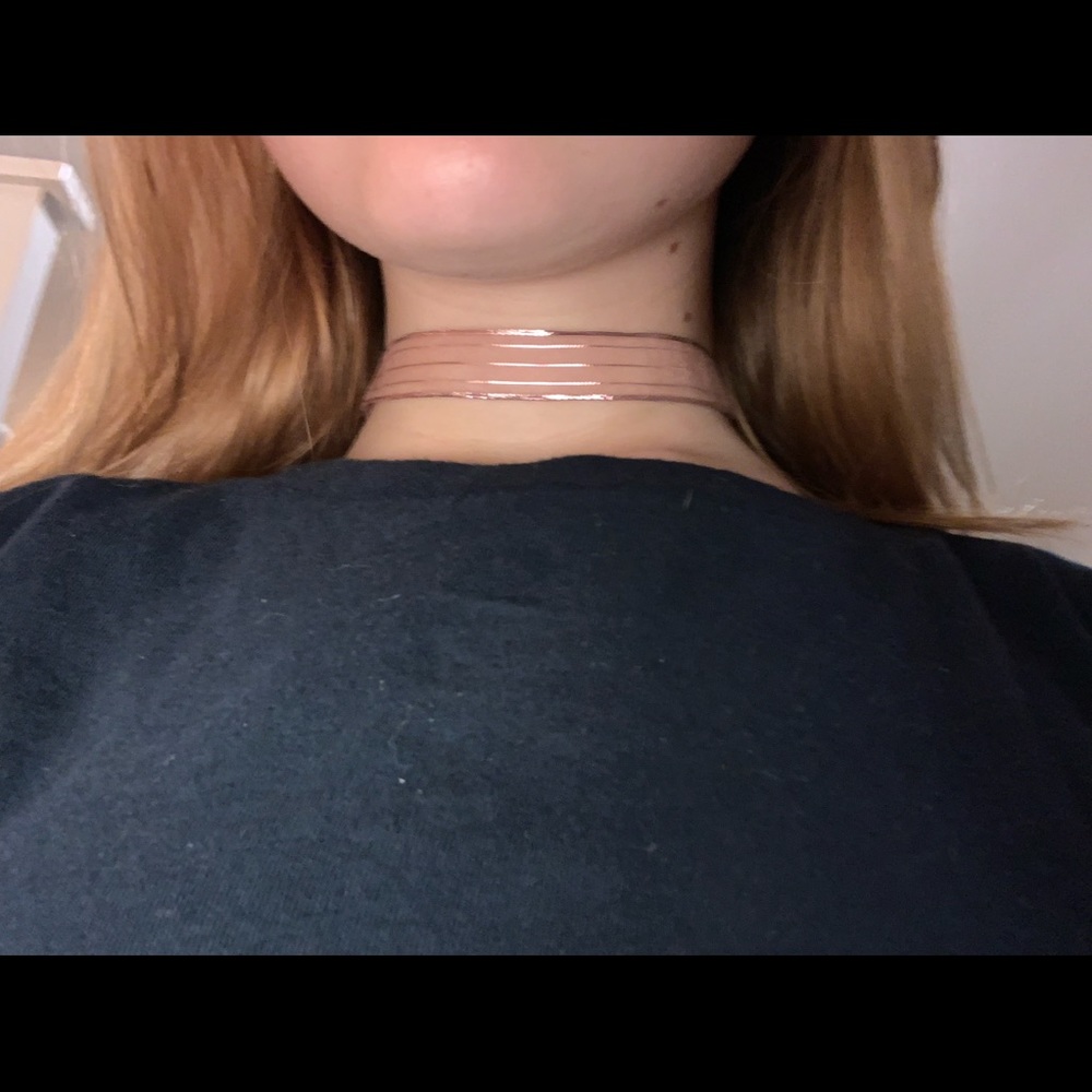 pink lace chocker 🌸